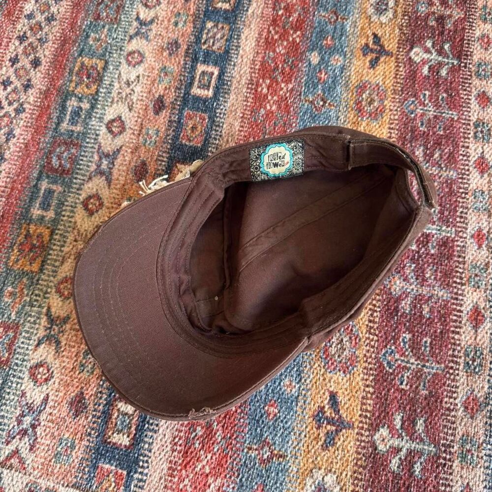 Brown cap with multicolored fabric flower detail - Picture 3 of 3